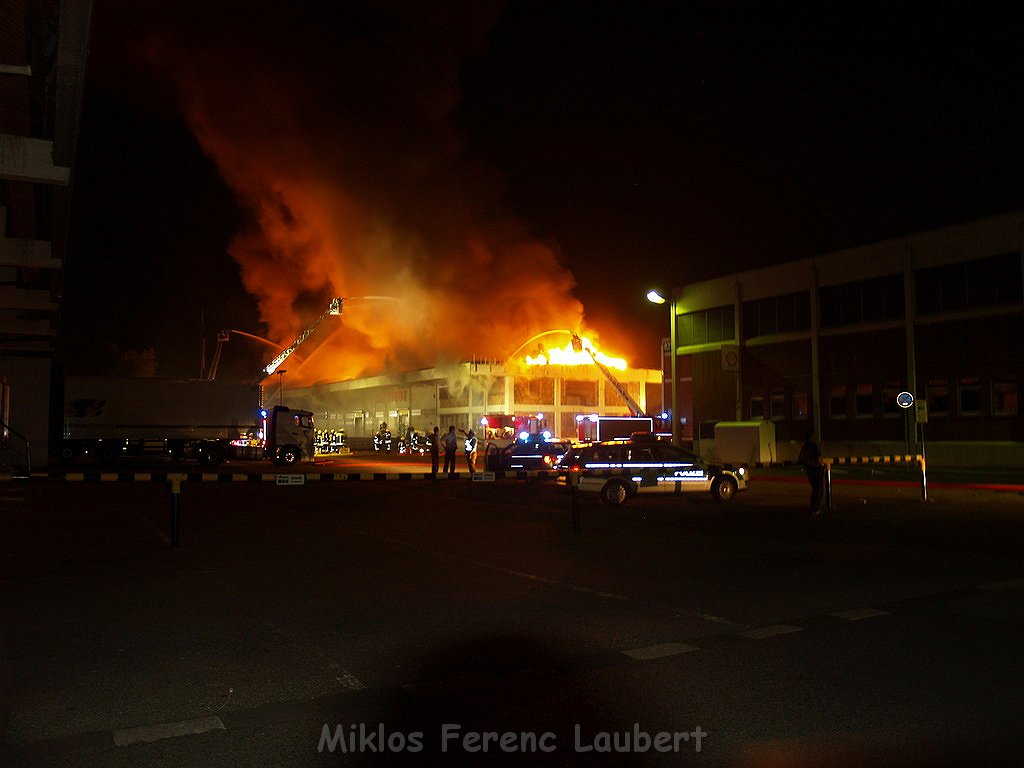 Grossbrand Halle auf dem Grossmarkt Koeln P487.JPG